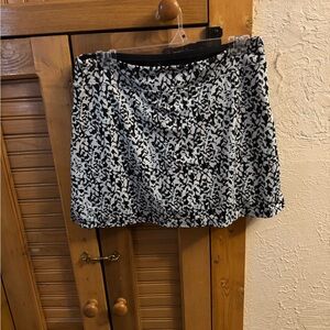 Women’s Black and White Printed Skort